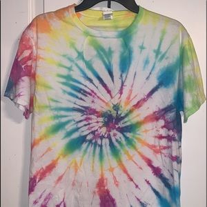 Women’s multicolored tie dye Vneck tshirt size M